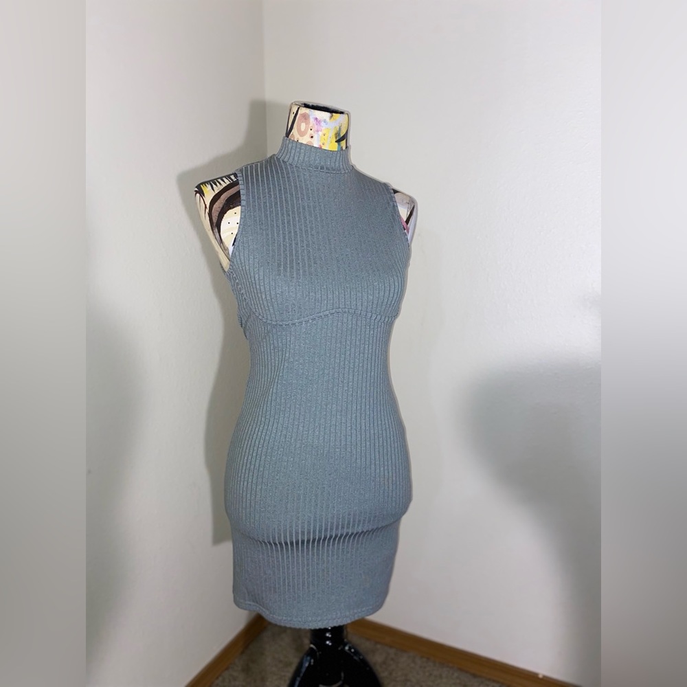 Forever 21 bodycon dress. Size: women’s M. Sleeveless.